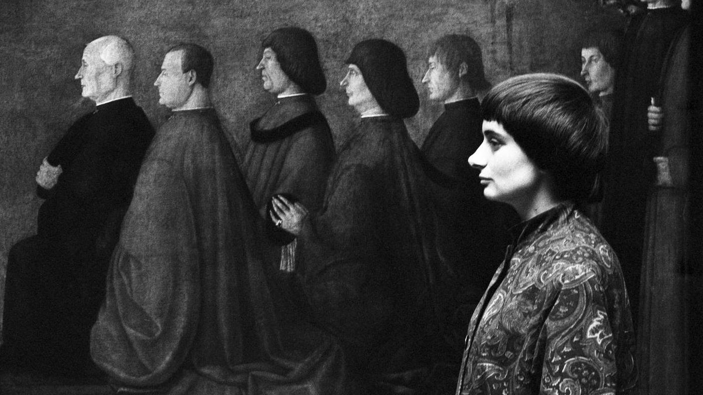 Agnès Varda, Autoritratto davanti a un dipinto di Gentile Bellini, Venezia, 1959