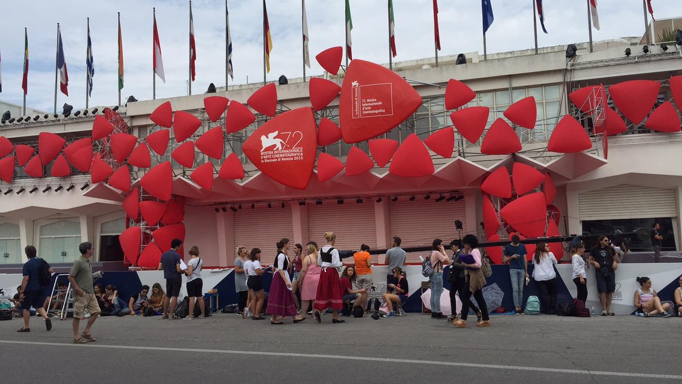 Pian piano ma con regolarità la gente aumentano e arrivano le prime scalette