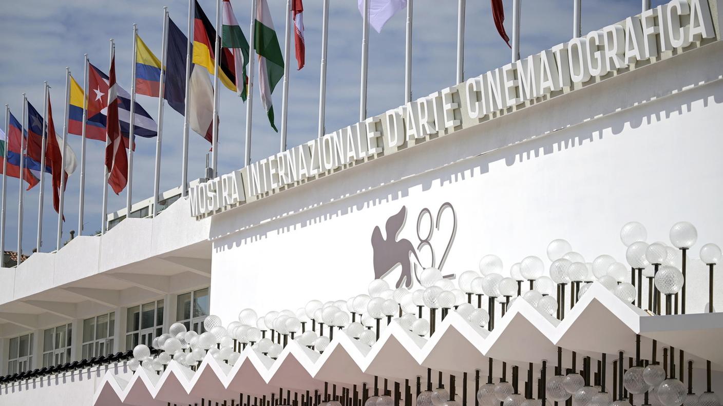 Il palazzo del cinema al Lido di Venezia, 2025