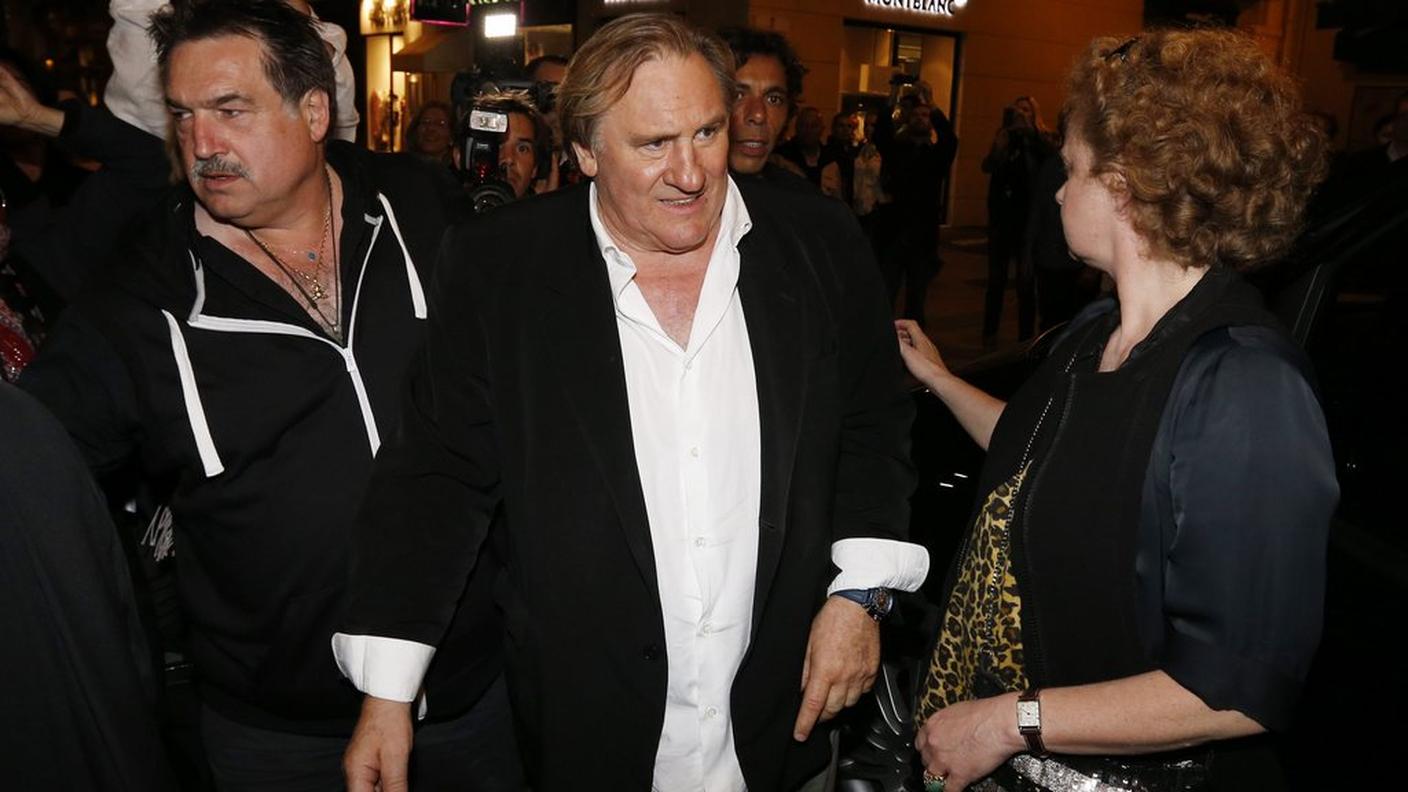 Il protagonista Gerard Depardieu prima di entrare in sala