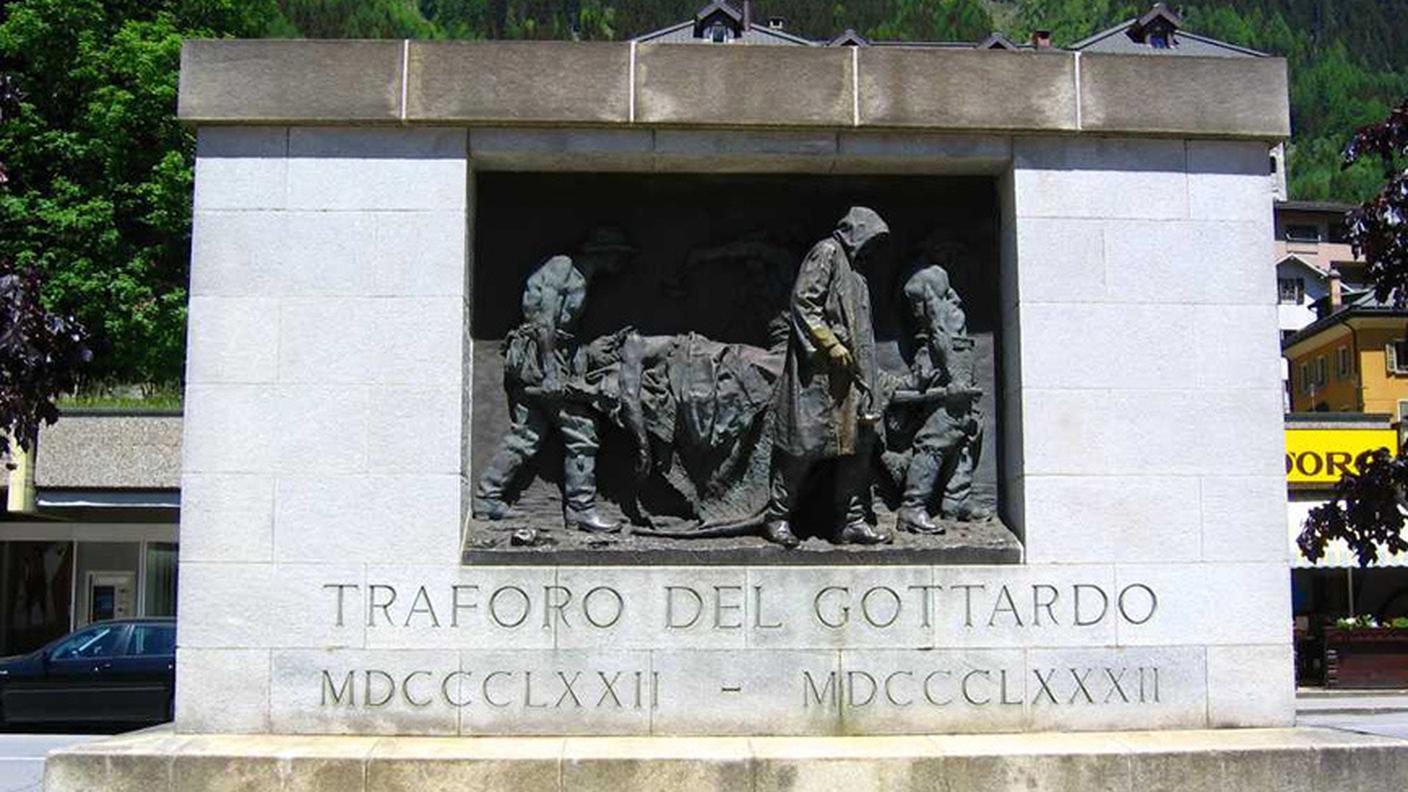 Monumento ai 177 operai morti durante la costruzione del primo tunnel ferroviario del San Gottardo, di Vincenzo Vela. 