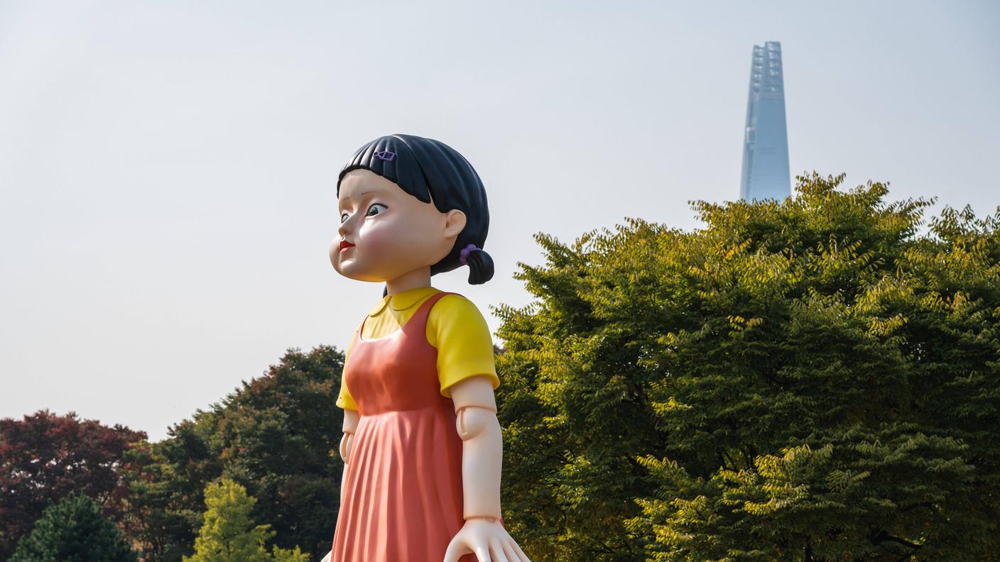La statua dedicata a Squid Game a Seul, 2022