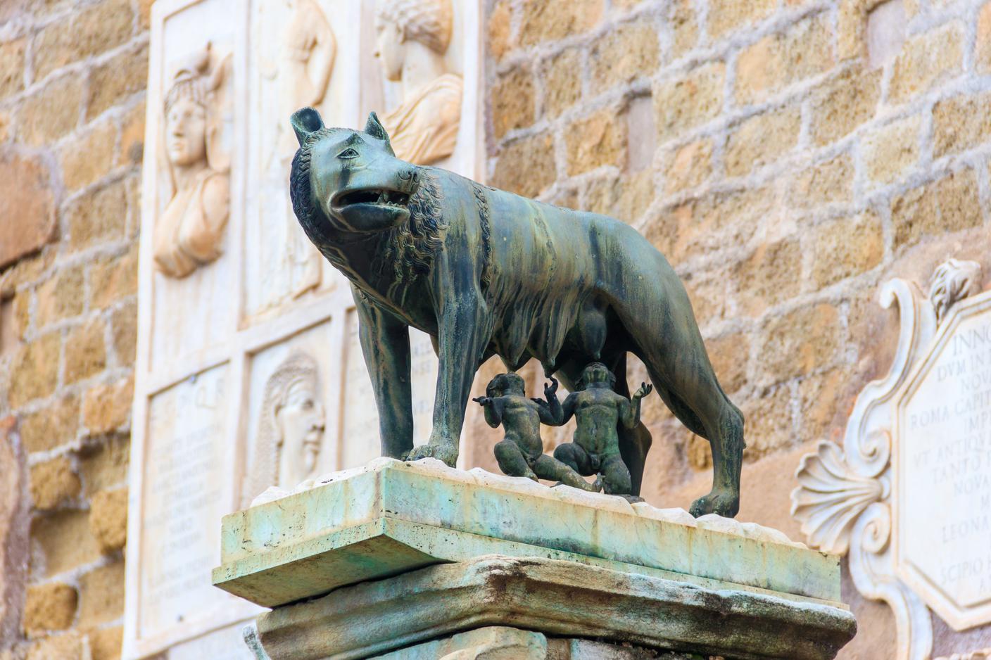 Statua raffigurante la lupa capitolina, Roma
