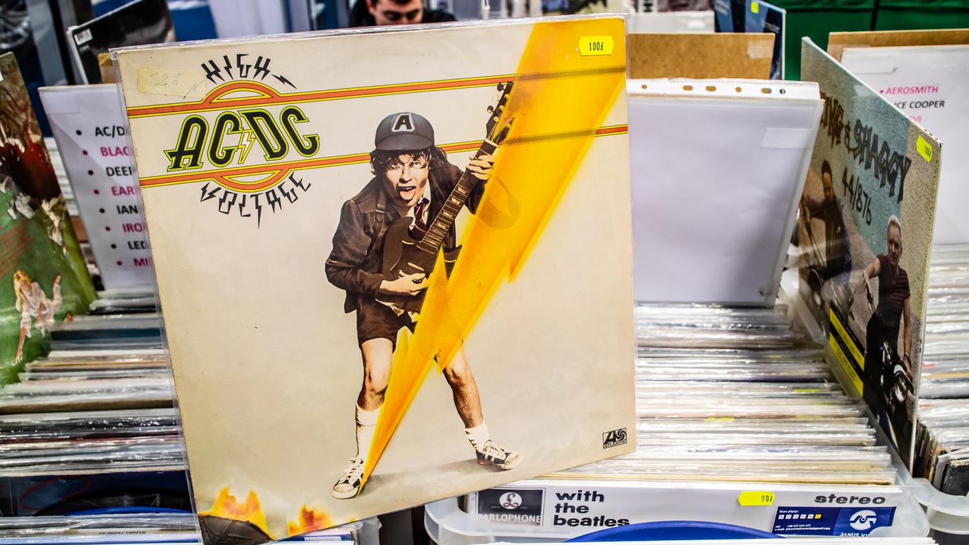 AC DC.jpg