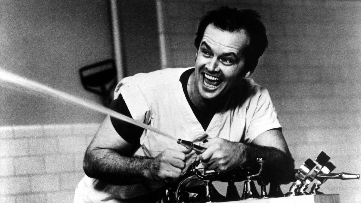Jack Nicholson in una scena di "Qualcuno volò sul nido del cuculo"