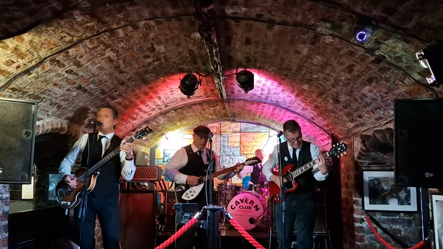 La band sul palco del leggendario Cavern Club
