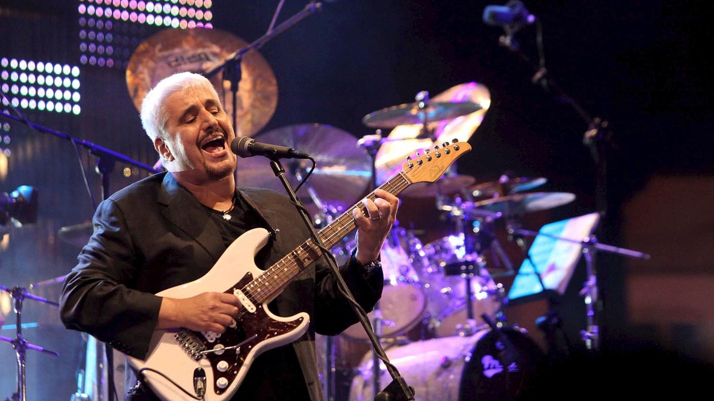 Pino Daniele a Napoli in piazza del Plebiscito l'8 luglio 2008