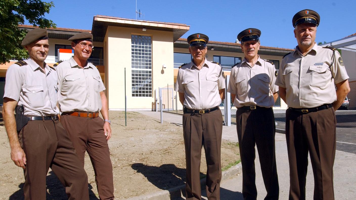 Noranco, 2004: Giorgio Galusero (secondo da destra) in servizio con i colleghi