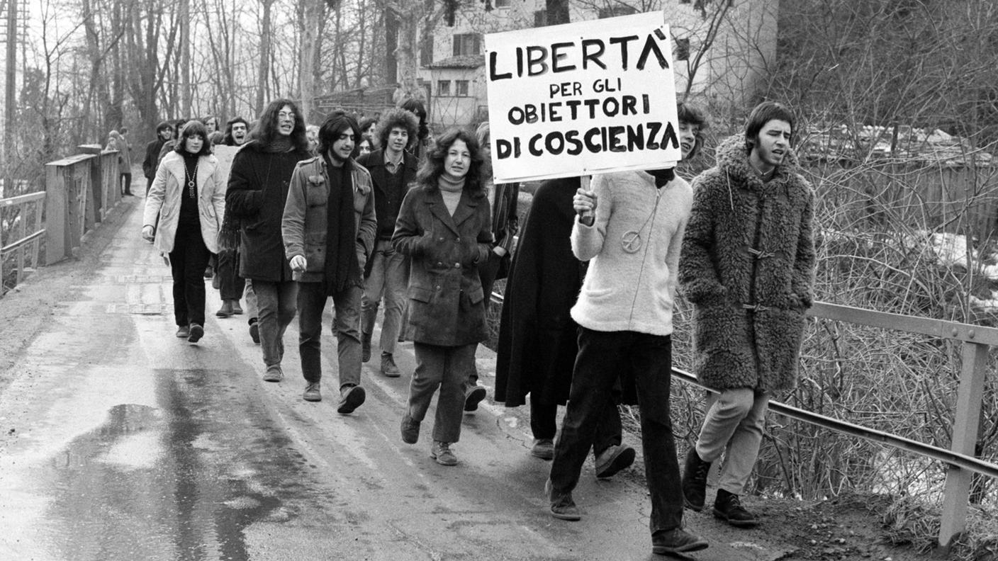 Una marcia silenziosa per gli obiettori di coscienza svoltasi a Lugano il 2 febbraio 1970.