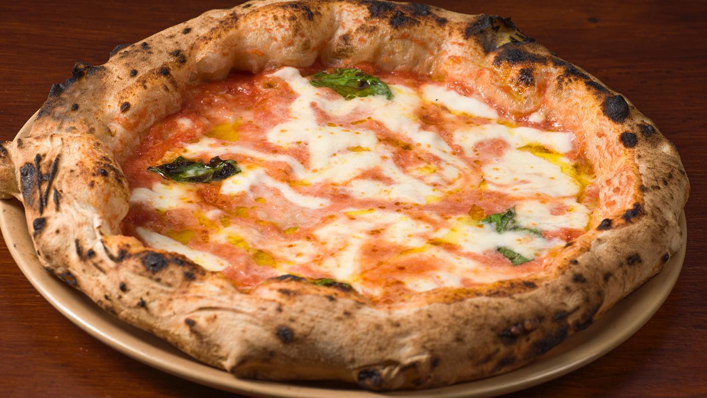 La pizza napoletana contemporanea di Diego Vitagliano: la pizza Margherita.
