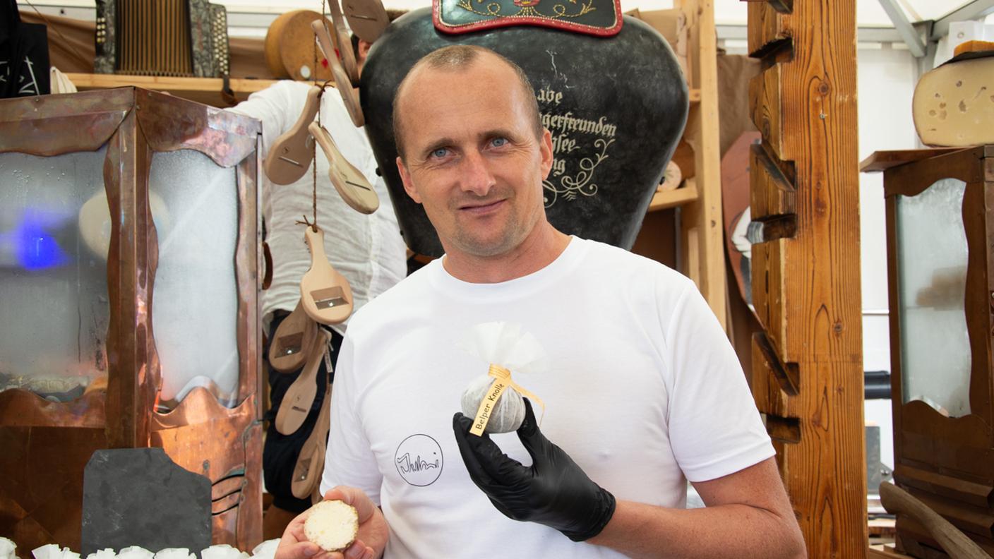 Jurg Wyss, produttore di Belper Knolle a Boll, nel Canton Berna