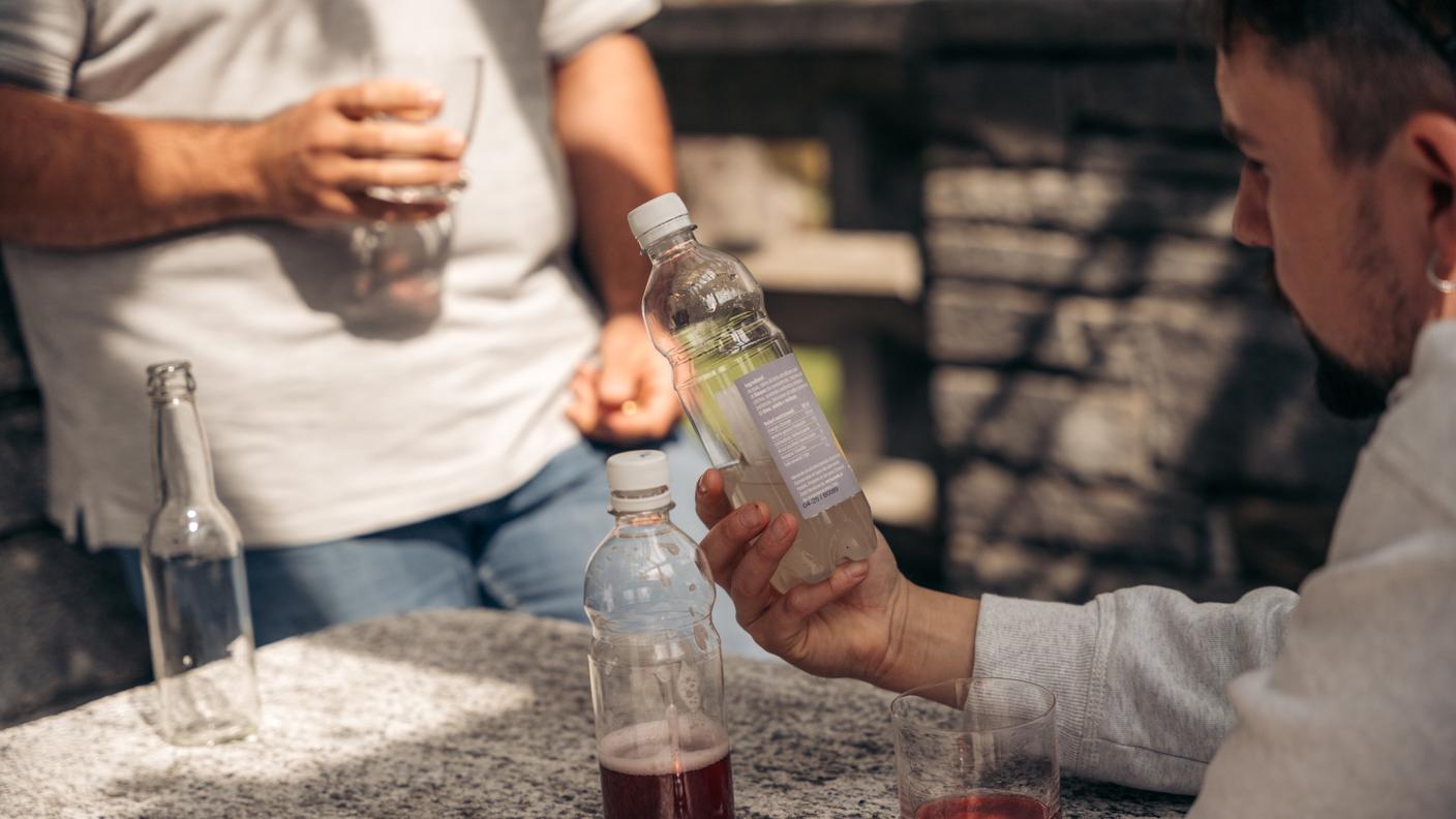 Degustazione della bevanda analcolica gassata con siero di latte della Val Verzasca