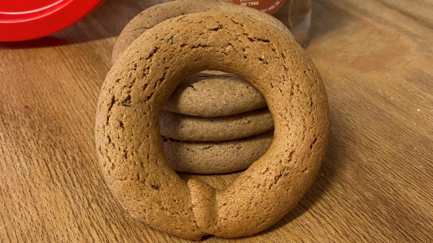 Nella sua pasticceria La Colombina a Massagno, Gianluca Fiorentino produce ancora le ciambelle all'anice 