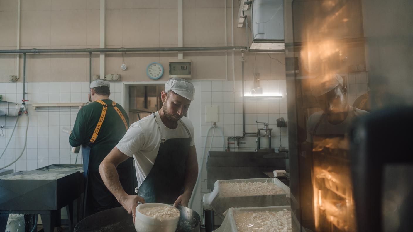 Un momento del processo produttivo del tofu in TiGusto