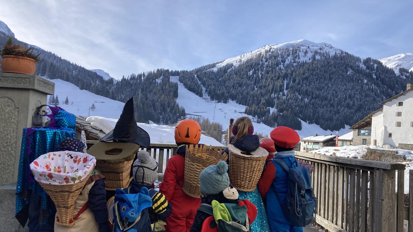 La mattina di ogni Mercoledì delle Ceneri i bambini percorrono il villaggio per chiedere delle offerte.