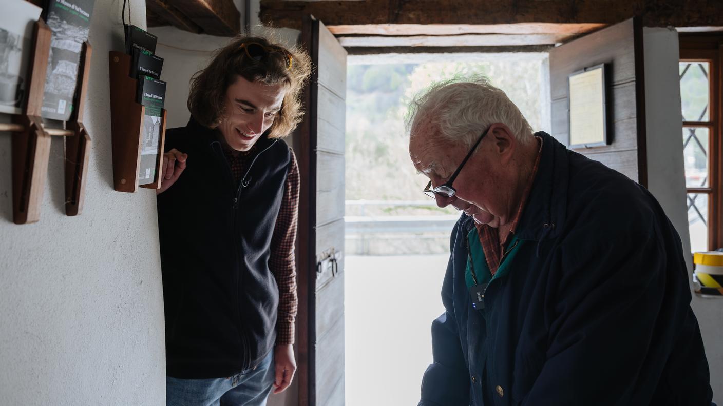 Noè Zardi e suo nonno Guglielmo Ferrini nel Mulino di Frasco