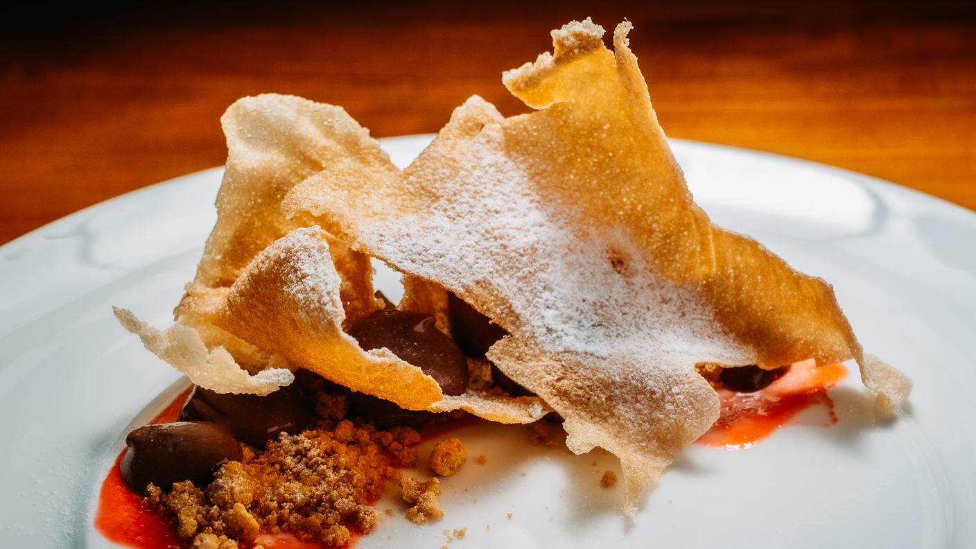 Millefoglie di pasta soffiata con crumble di farina bòna, lamponi e cioccolato