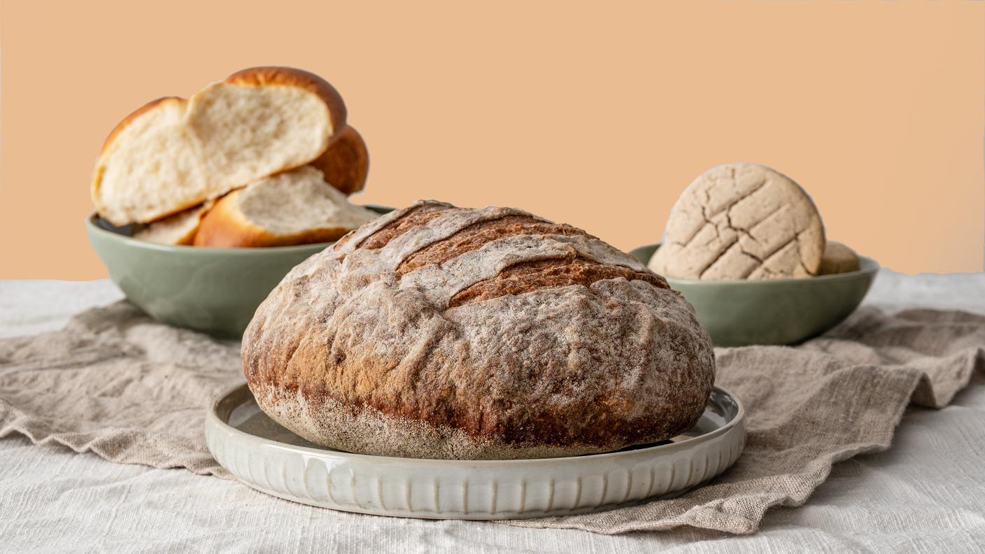 da sinistra a destra, pane ticinese, pane Vallemaggia, fiascia