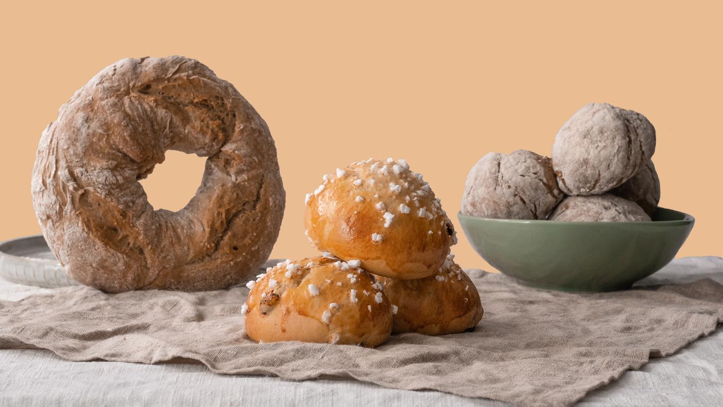 da sinistra a destra, brascidèla, bütschella, pane della Münstertal