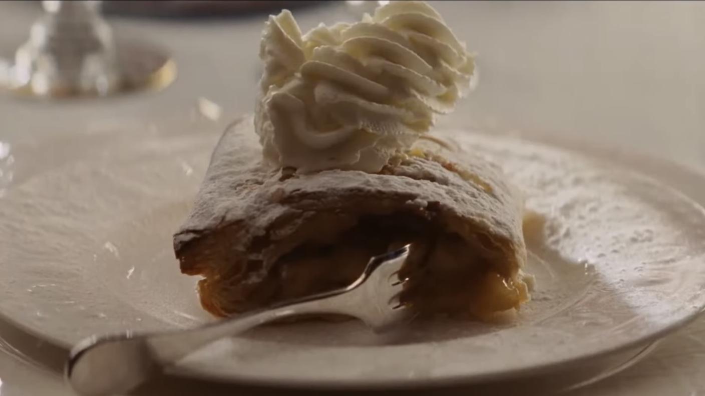 Questo è lo strudel tratto da una scena – ad alta tensione – di “Bastardi senza gloria” (2009), diventata esempio di come Tarantino ami utilizzare il cibo nelle sue pellicole per sottolineare i giochi di potere tra i personaggi.  