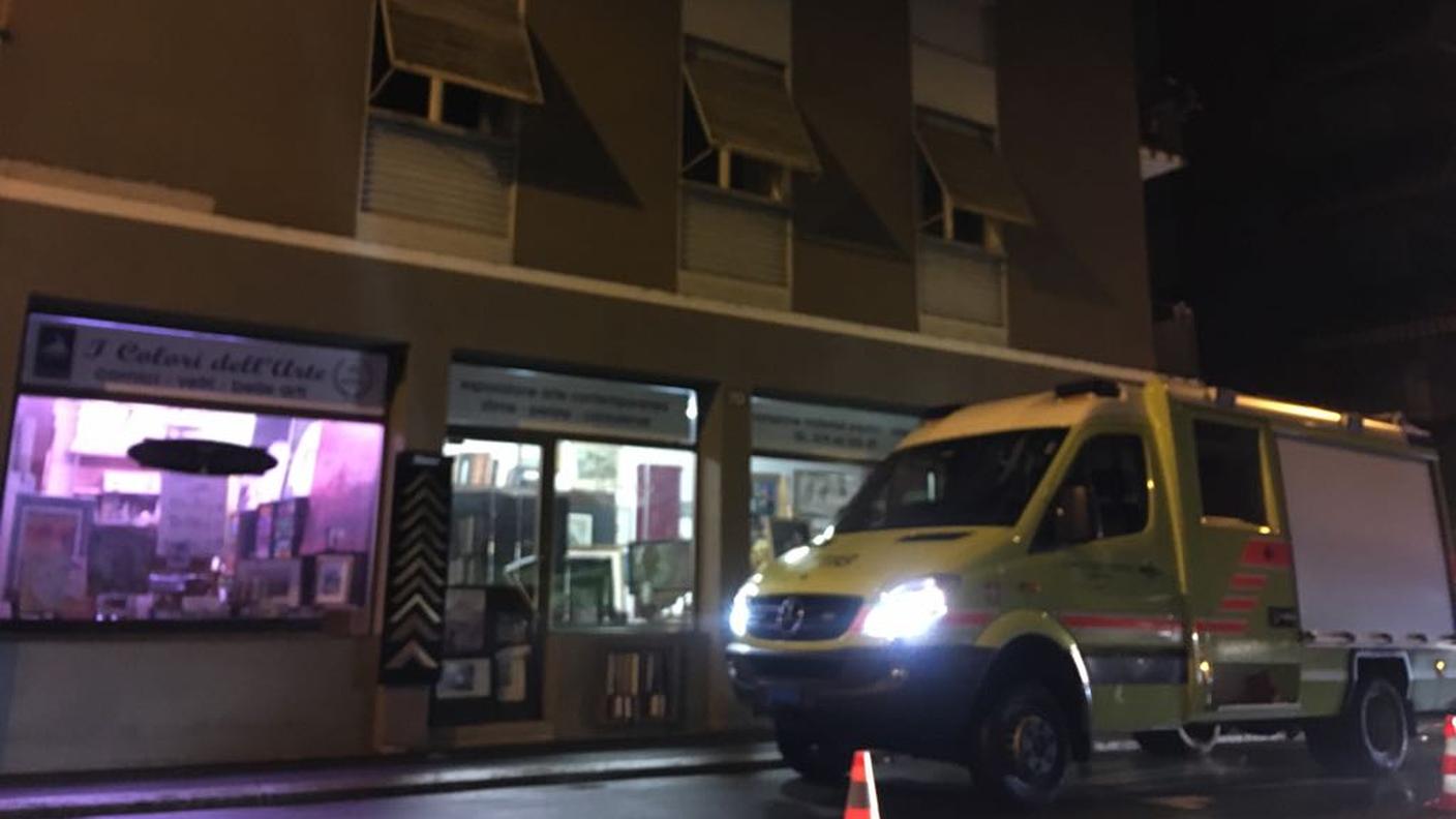 Lo stabile in cui si è sviluppato l'incendio