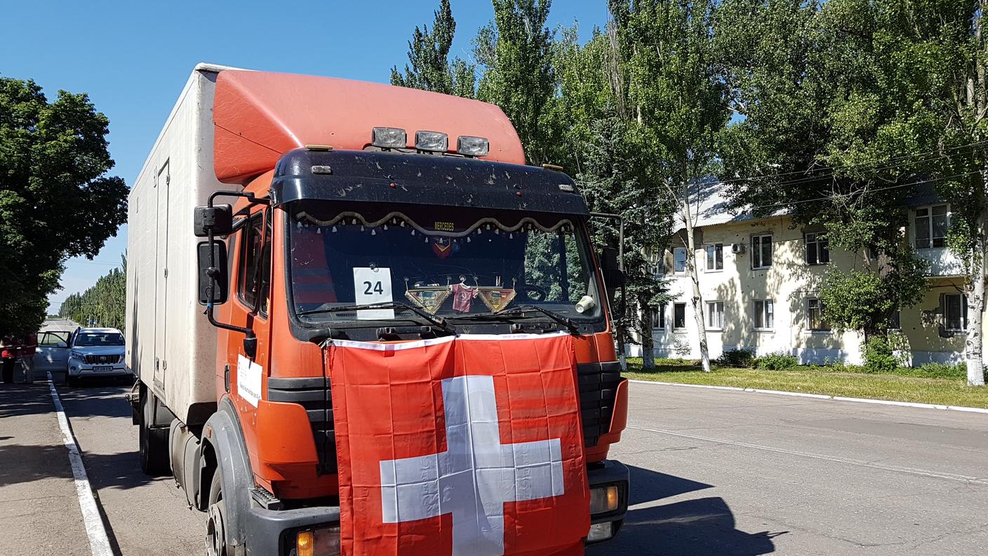 Tra Donetsk e Lugansk; a bordo apparecchiature e strumenti per la clinica specializzata nella lotta contro la tubercolosi.