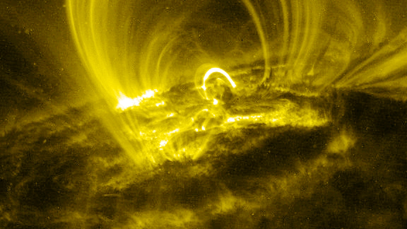 Archi coronali ripresi dalla sonda TRACE