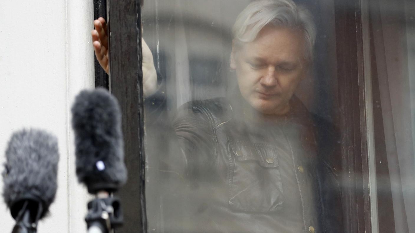 Assange si trova nell'ambasciata ecuadoriana di Londra per sfuggire all'estradizione negli USA