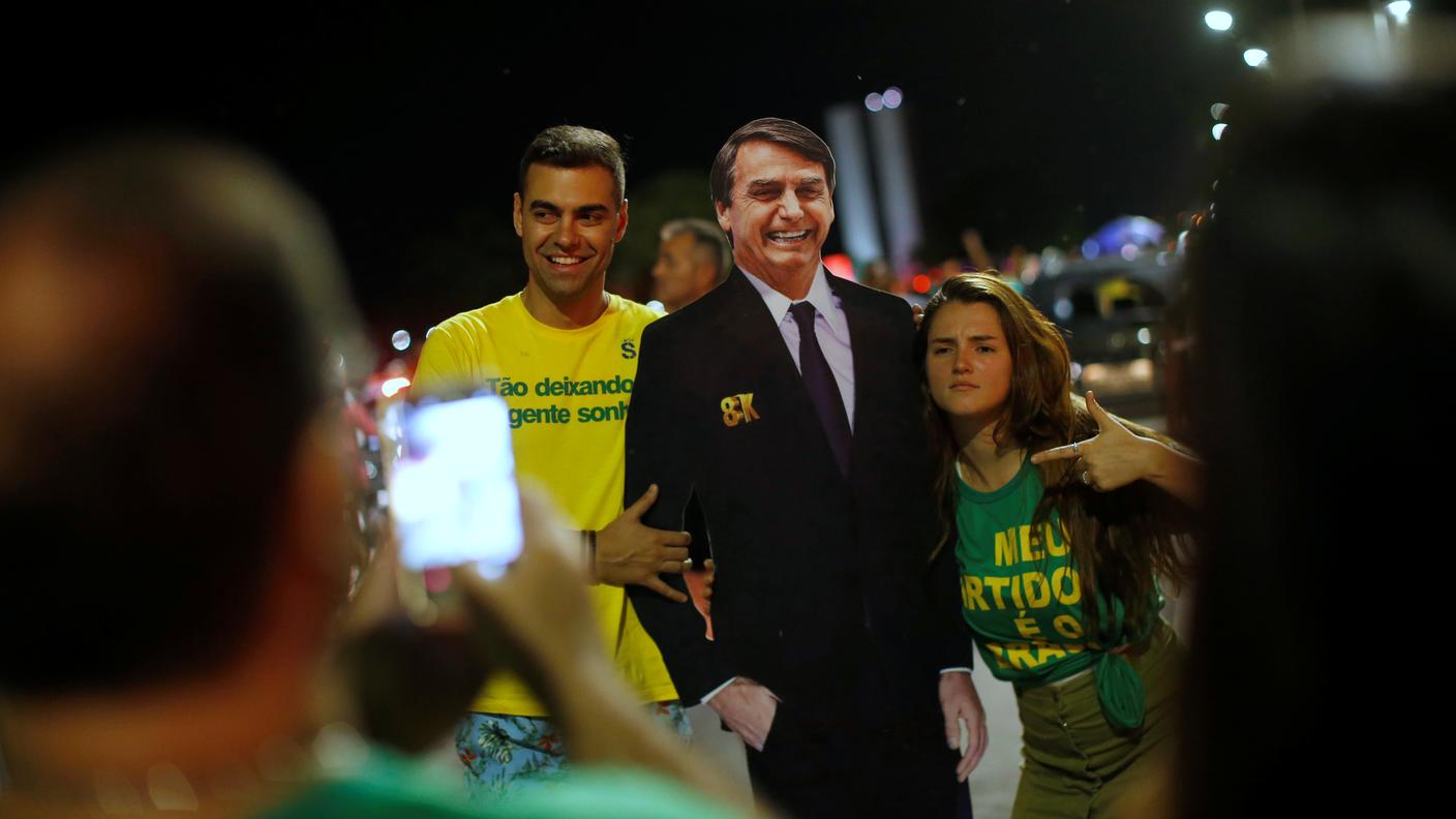 Sostenitori di Bolsonaro festeggiano la vittoria