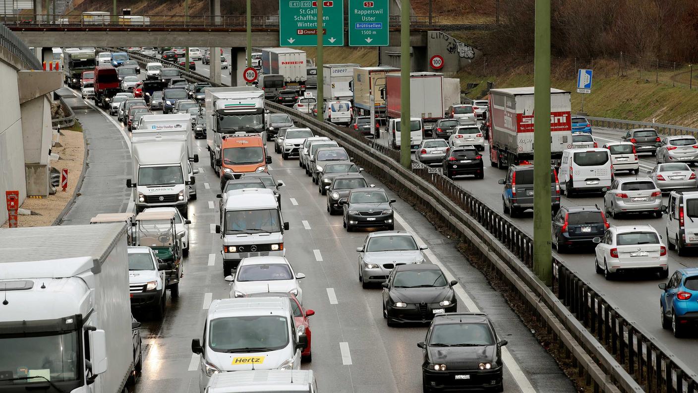 L'inflazione è stata trainata dagli aumenti dei carburanti e delle auto nuove