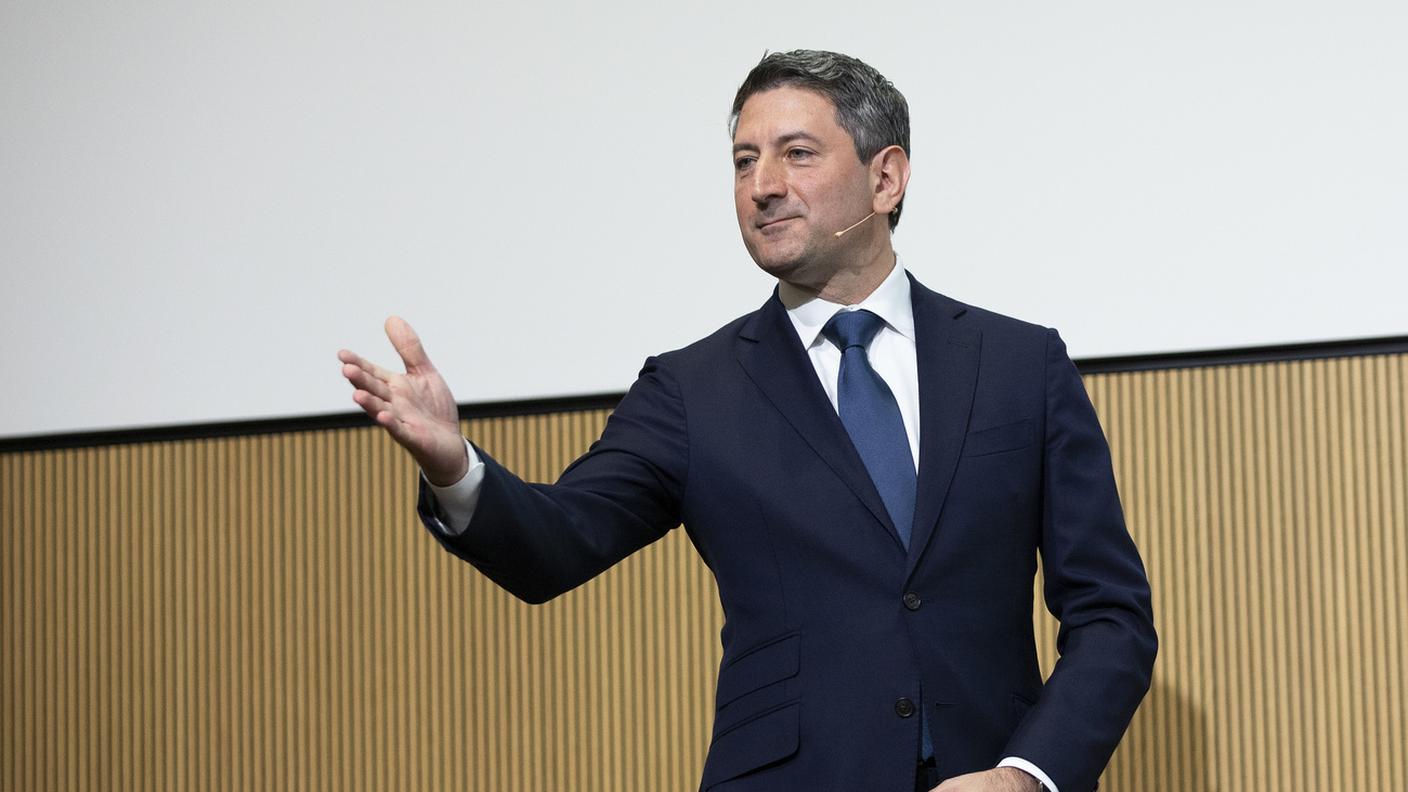 Il manager ticinese 47enne in conferenza stampa a Berna