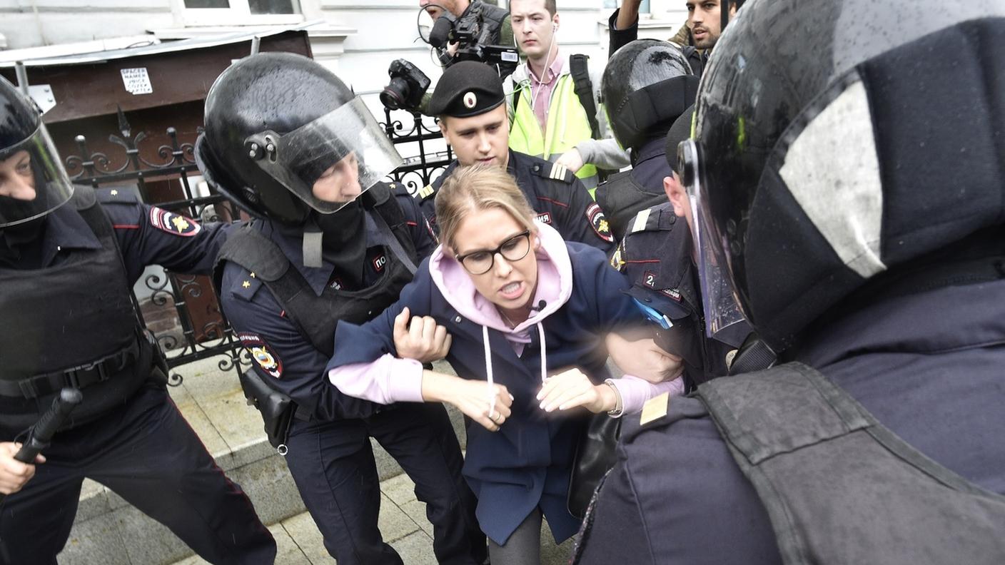 Lyubov Sobol è stata arrestata prima ancora di arrivare ai boulevard