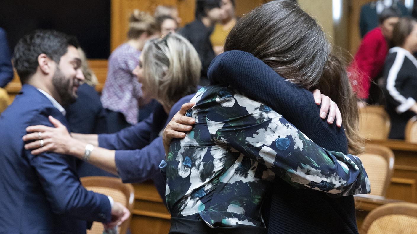 Baci e abbracci di commiato al Consiglio Nazionale