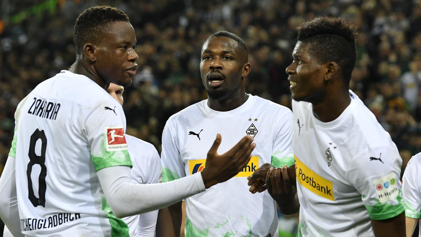 Secondo gol stagionale per Zakaria, qui con Thuram ed Embolo