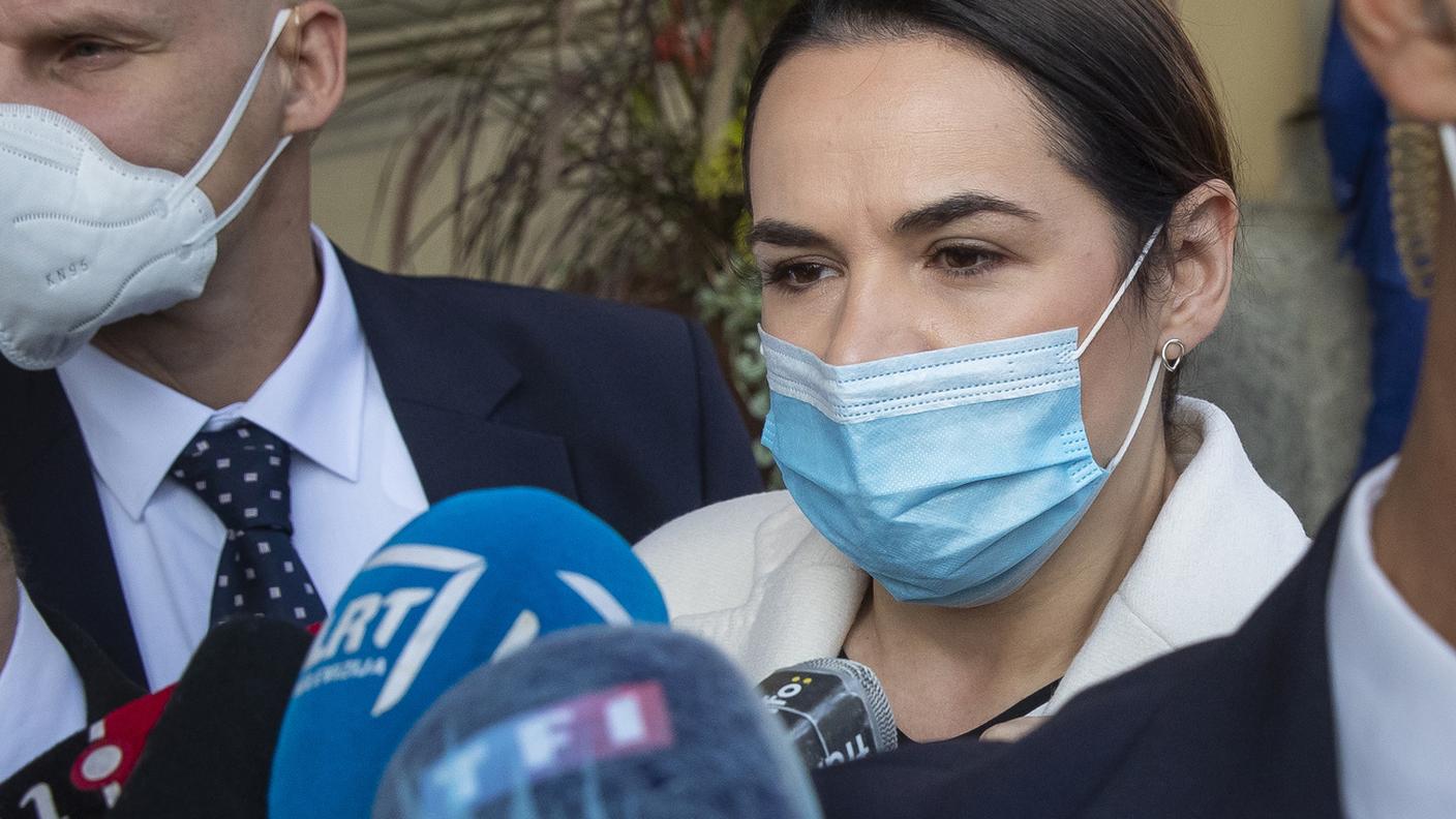 Svetlana Tikhanovskaya ha parlato alla stampa dopo l'incontro con il presidente francese