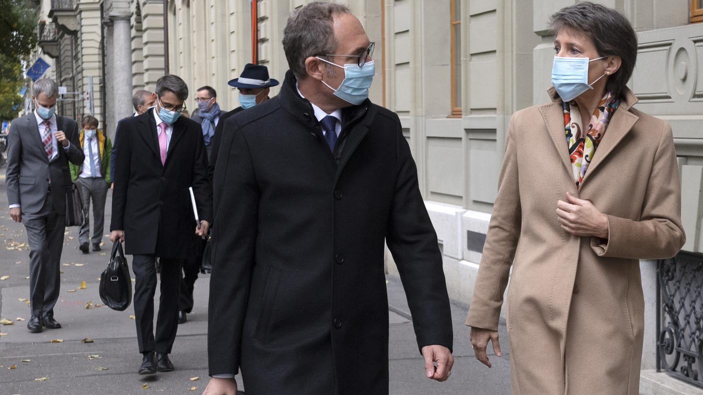 La presidente della Confederazione, Simonetta Sommaruga, con il presidente della Conferenza dei governi cantonali, Christian Rathgeb