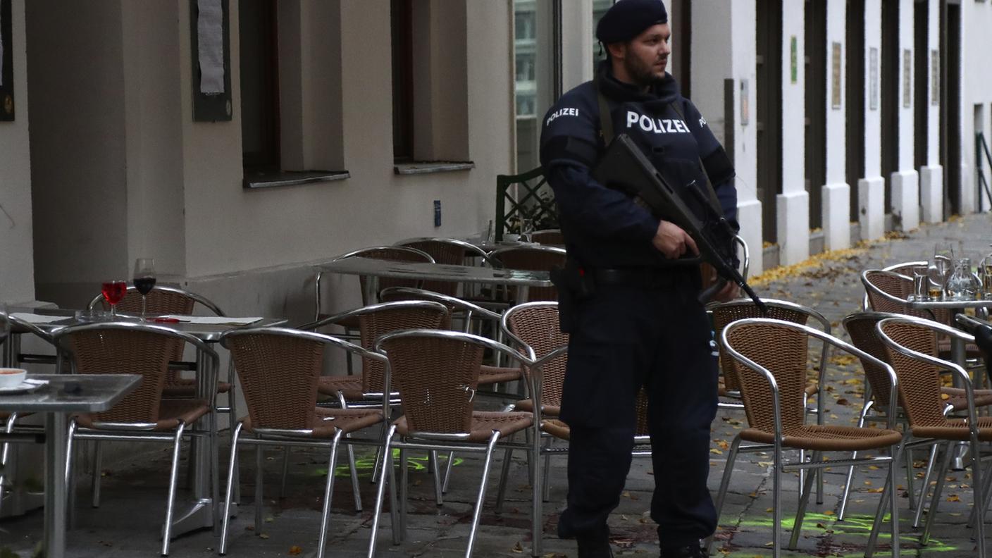 Nell'attacco di Vienna sono stati uccisi 4 passanti e altre 22 persone sono rimaste ferite