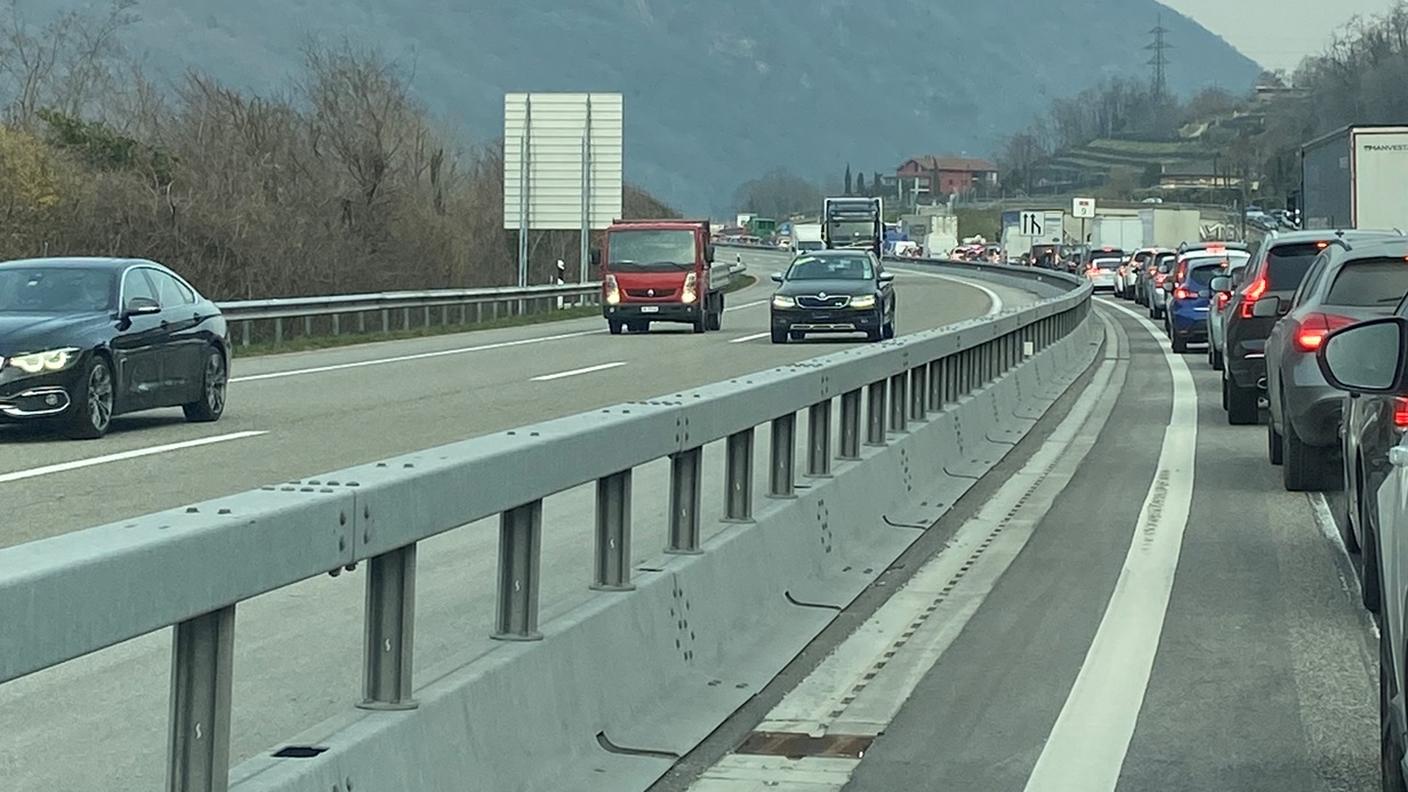 Traffico bloccato fino a Mendrisio
