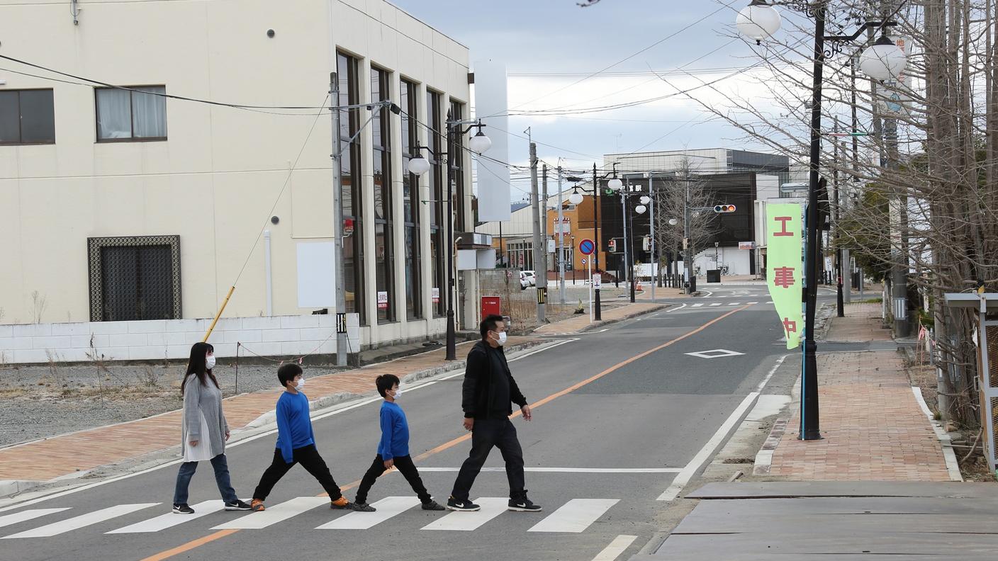 Onuma con la sua famiglia in uno scatto recente a Futaba, nella prefettura di Fukushima