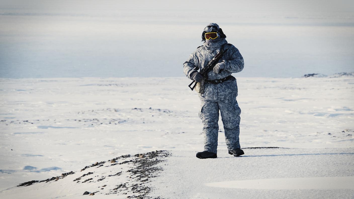 Un soldato russo della base militare dell'isola Kotel'nyj, nella Nuova Siberia, in una foto dell'aprile 2019