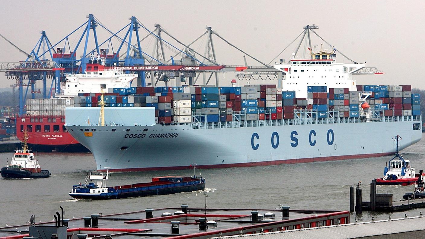 Il gruppo China Ocean Shipping Company (COSCO), di proprietà dello Stato cinese, è uno dei maggiori al mondo per il trasporto dei container