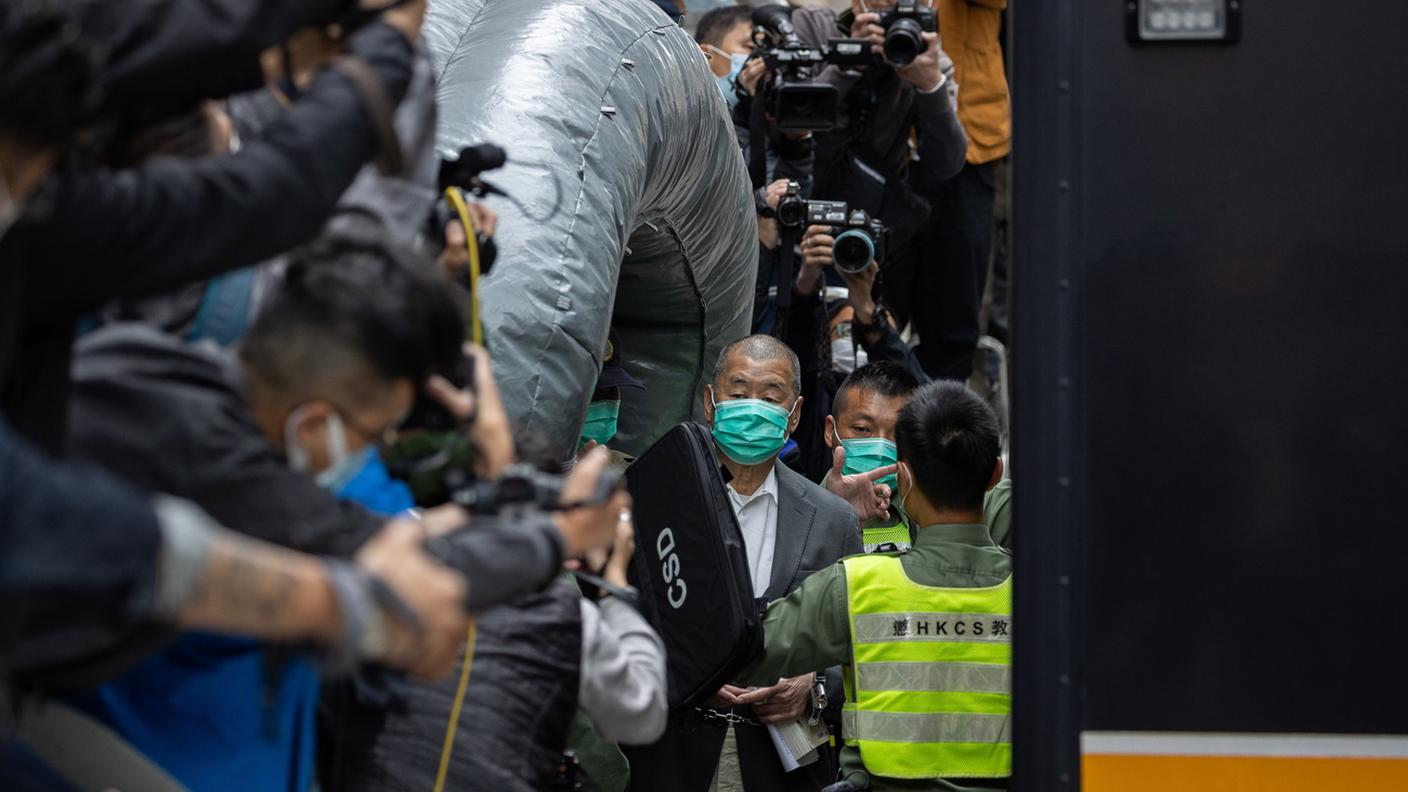 Jimmy Lai viene riportato in carcere dopo un'udienza in tribunale