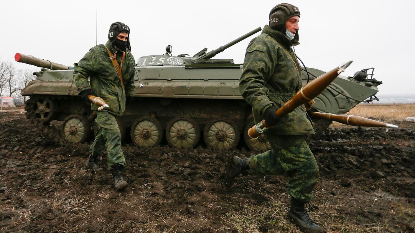 Esercitazioni per le truppe ribelli del Donbass