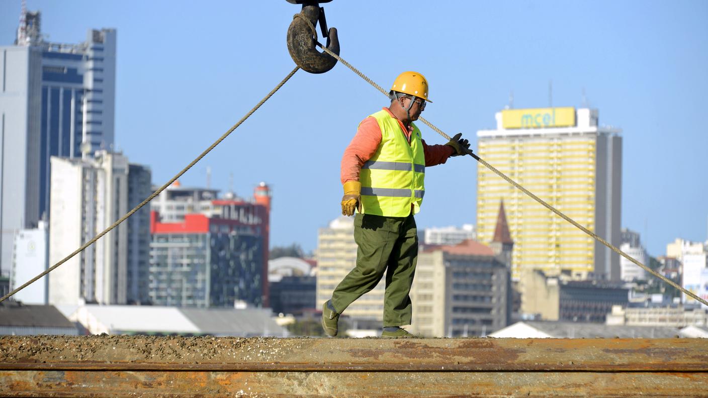 Un lavoratore cinese a Maputo, in Mozambico
