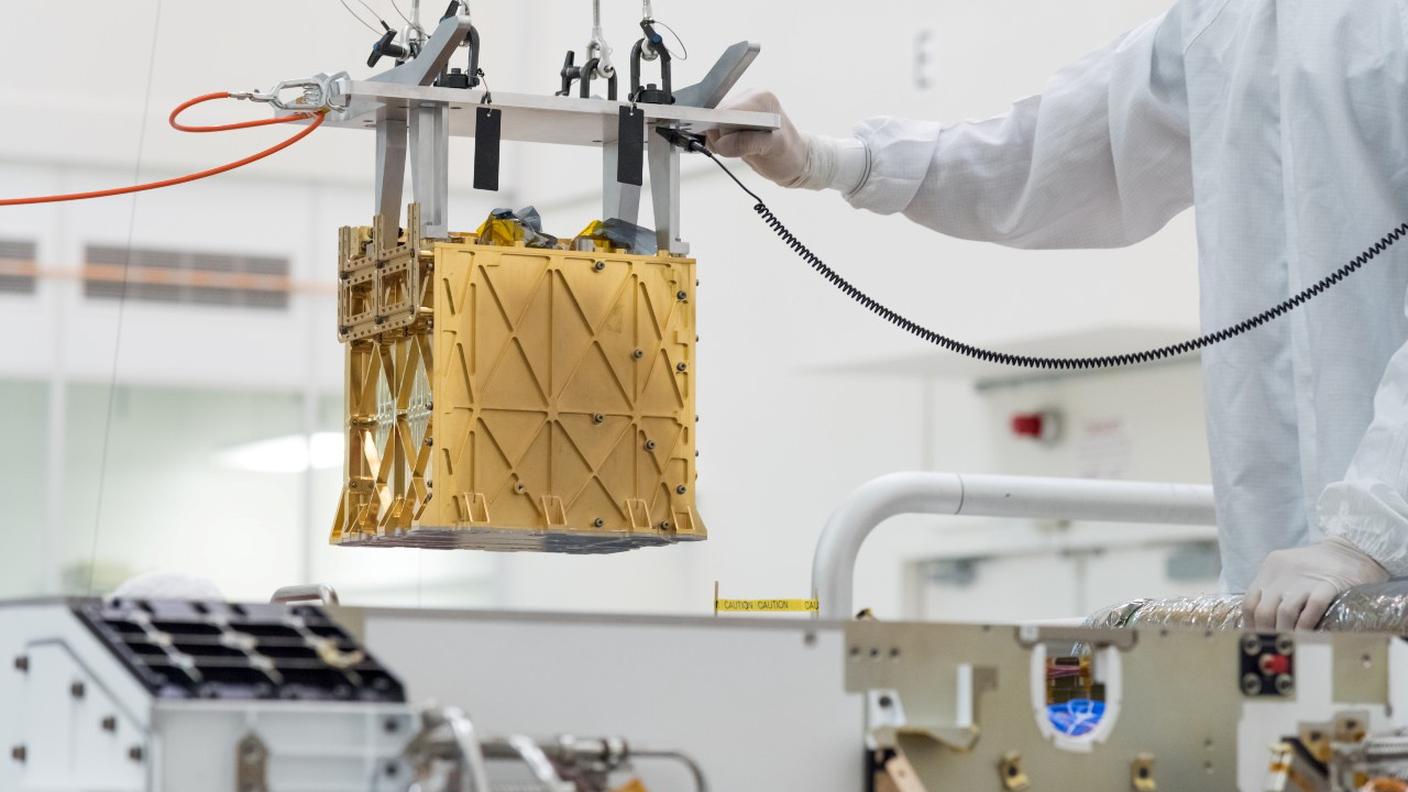 Moxie è una "scatola" ricoperta con uno strato di oro per gestire meglio le elevate temperature prodotte al suo interno senza daneggiare il rover