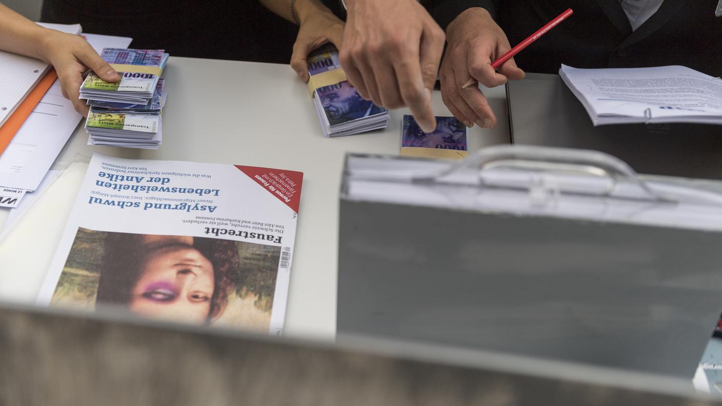 Soldi e politica, un tema sensibile, sul quale si discute da tempo, ma finora senza trovare una soluzione