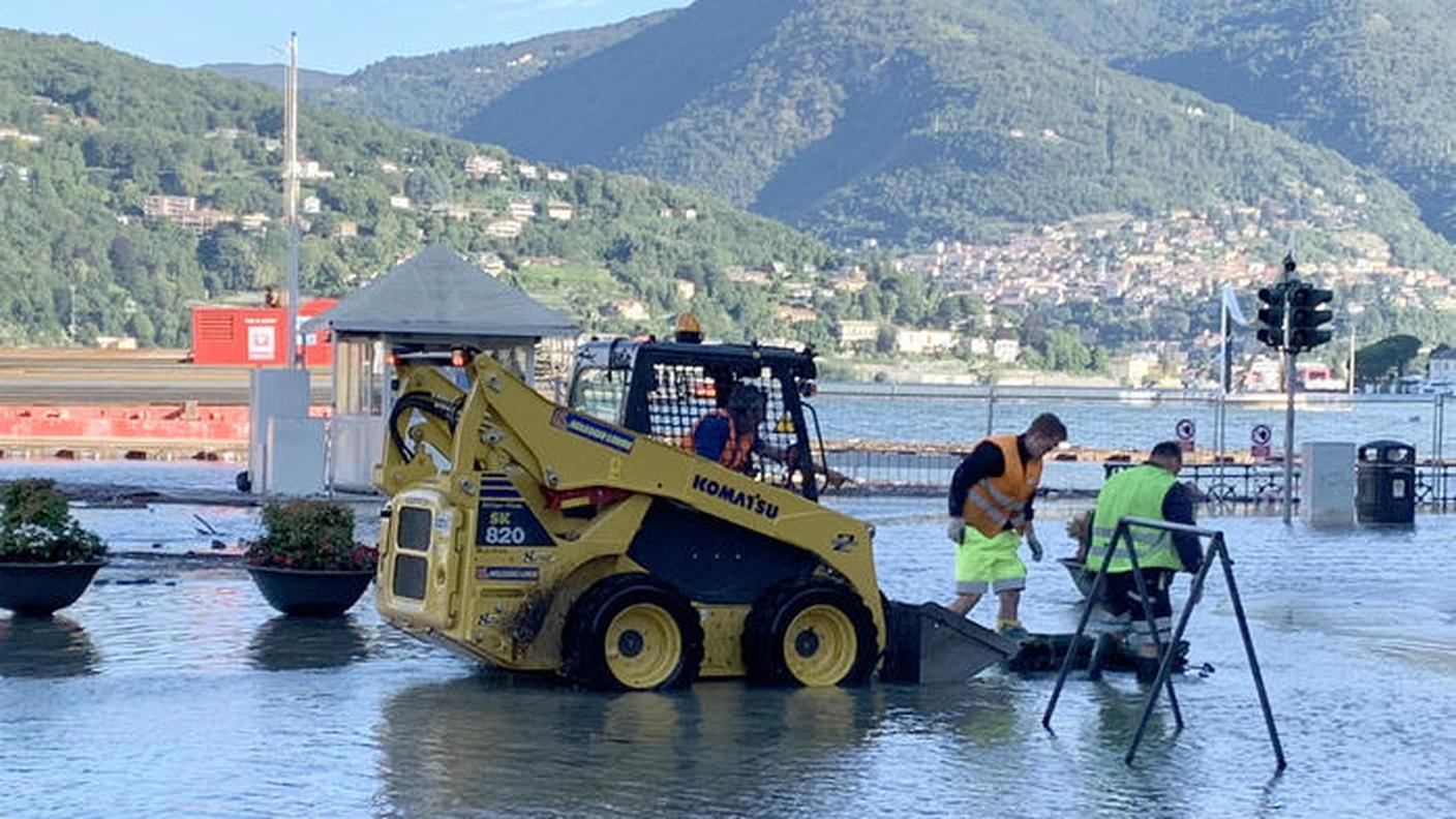 Il lago è esondato in centro a Como