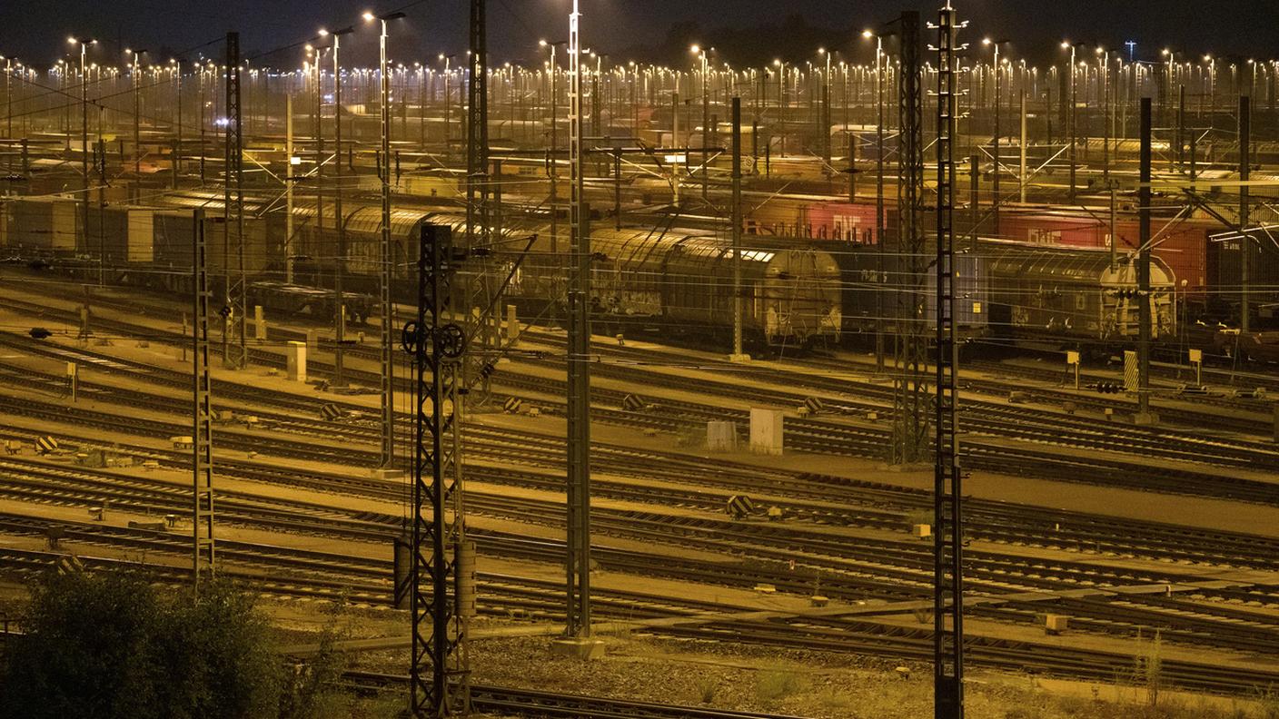 La Germania ha conferma che continuerà a lavorare per il potenziamento. Nella foto: snodo ferroviario in tedesco linee. Nella foto: snodo ferroviario in Germania