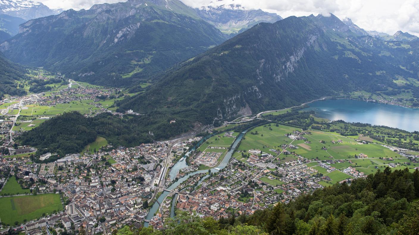 La regione di Interlaken, una delle più gettonate del canton Berna che per la pandemia ha visto crollare le presenze di ospiti stranieri