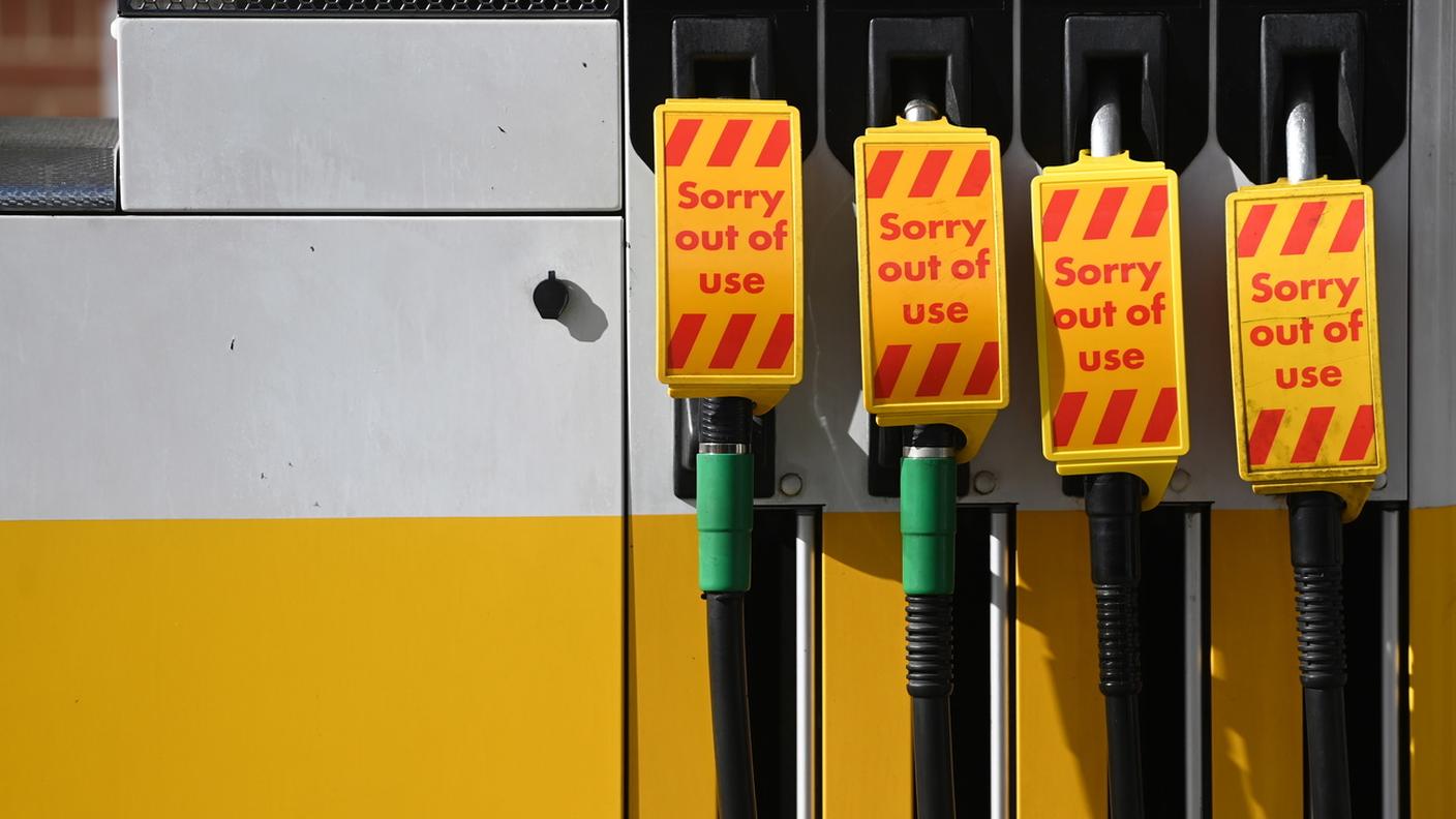 Molti distributori di benzina hanno dovuto chiudere a causa della mancanza di rifornimenti